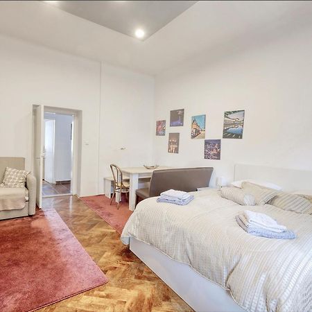 Nick & Klaras Central Apartments リュブリャナ エクステリア 写真
