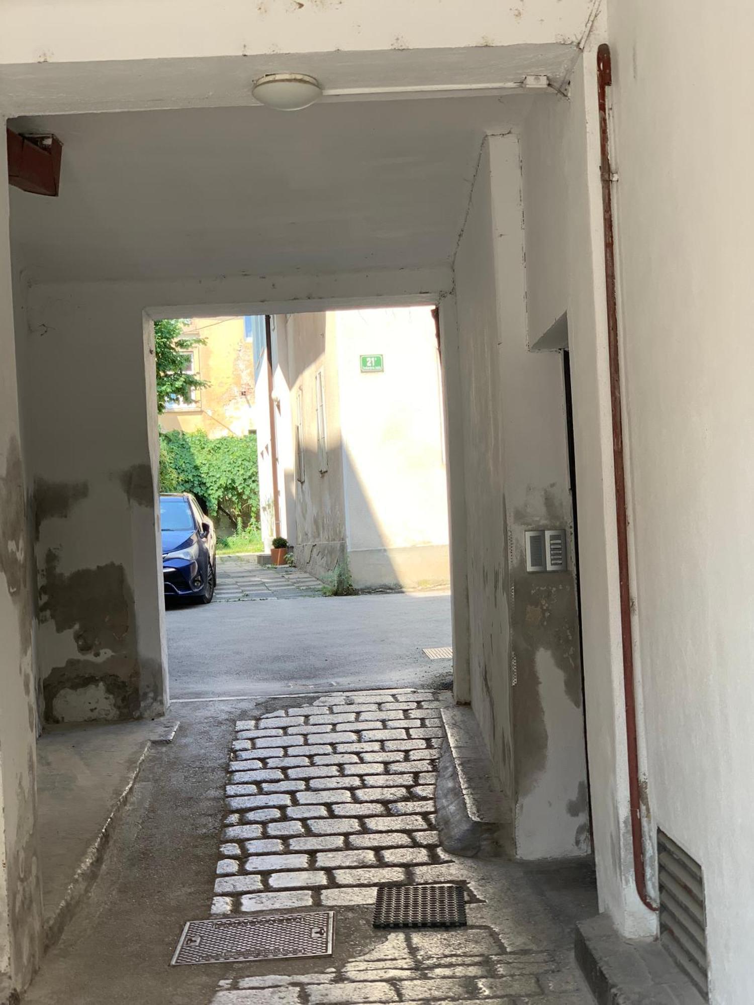 Nick & Klaras Central Apartments リュブリャナ エクステリア 写真